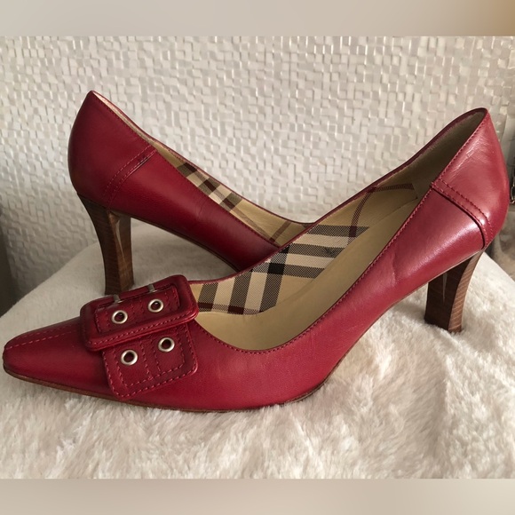 **FINAL!!<Burberry Buckle Embellished Pumps/Heels - Sz 38 - Picture 2 of 11